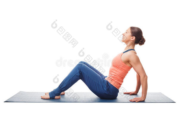 女人准备的为瑜伽瑜珈的任何一种姿势向上的木板使摆姿势Purvottan瑜珈的任何一种姿势