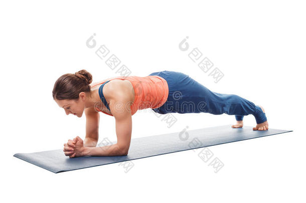 女人做瑜伽瑜珈的任何一种姿势查图兰加dand瑜珈的任何一种姿势木板使摆姿势