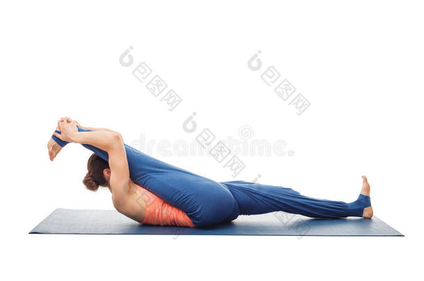女人做瑜伽瑜珈的任何一种姿势汤padangusth瑜珈的任何一种姿势隔离的
