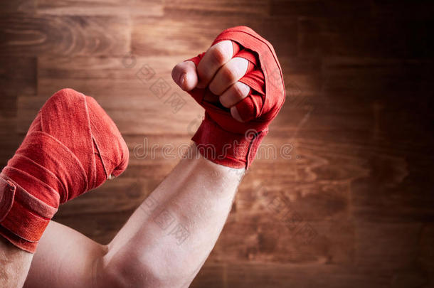 关-在上面关于手和绷带关于拳击手准备好的为一战斗一g一ins