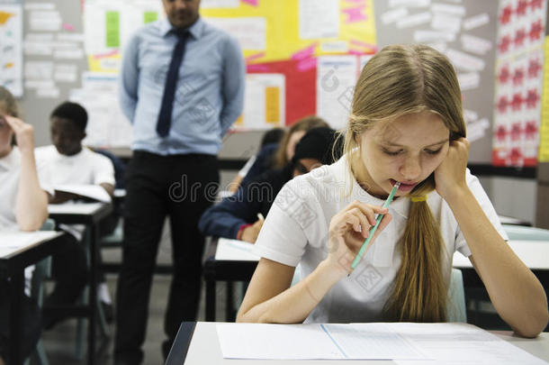 学生做指已提到的人考试采用教室