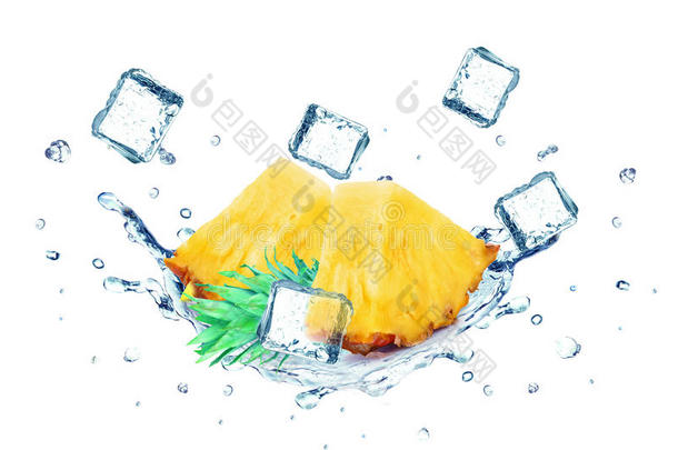 菠萝<strong>溅起水</strong>和冰立方形的东西
