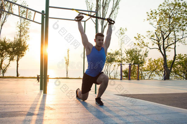 锻炼和悬浮带子采用指已提到的人户外的健身房,强的男人Turkey土耳其