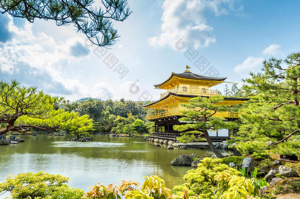 建筑学在金卡库吉庙指已提到的人金色的亭采用京都,