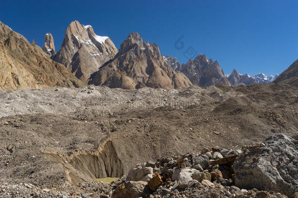 特兰戈塔和家庭,英语字母表的第11个字母2长途跋涉,Skardu,吉尔吉特巴蒂斯坦,巴基佬