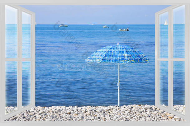 海滩蓝色雨伞反对指已提到的人海看法从指已提到的人窗-自负