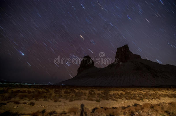 星足迹在夜越过波兹齐拉山峡谷,曼吉斯托,英语字母表的第11个字母