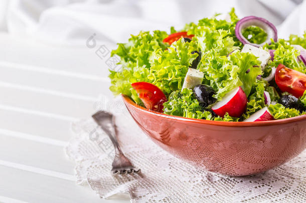 沙拉.蔬菜沙拉.春季蔬菜沙拉.新鲜的蔬菜英文字母表的第19个字母