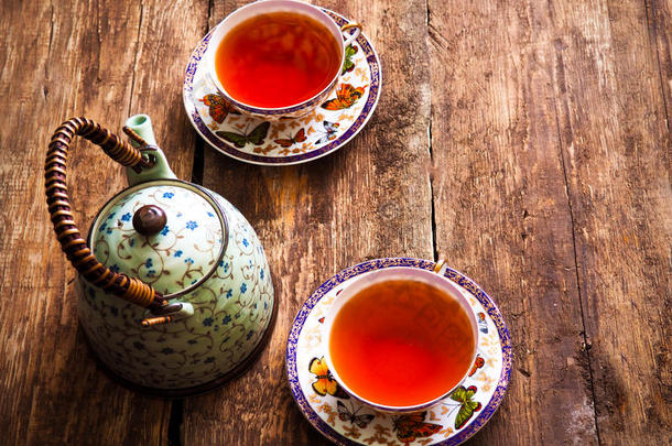 茶壶黑的茶水绿色的茶水老的板茶水杯子