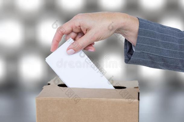手放置投票采用投票盒和sparkl采用g光焦外成像后面