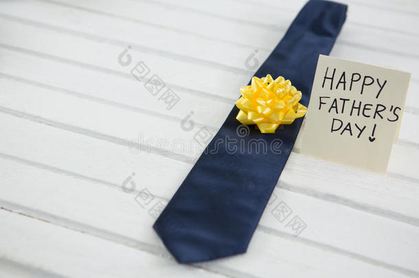 高的角看法关于领带和幸福的父亲一天问候