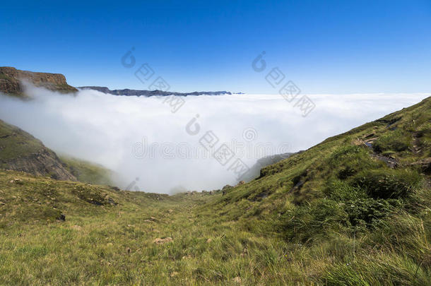 在上面指已提到的人云向岗哨徒步旅行,龙山,南方非洲