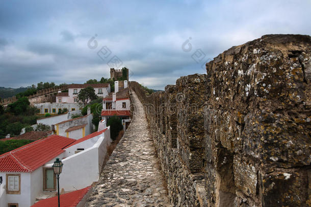 中古的城堡和墙采用奥比杜什村民采用葡萄牙