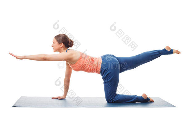 女人做瑜伽<strong>气功</strong>瑜伽瑜珈的任何一种姿势隔离的