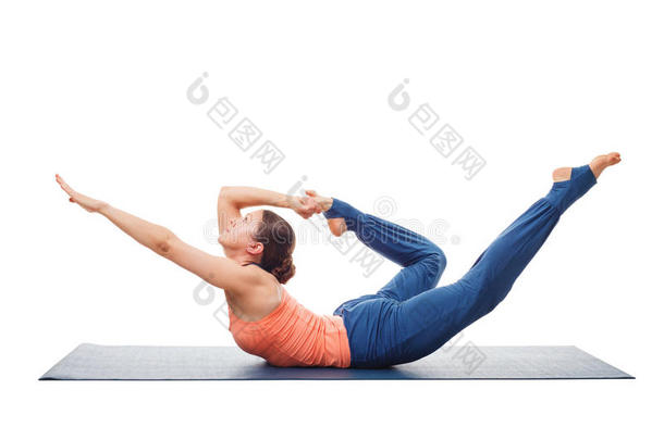 像运动家的适合女人练习瑜伽<strong>瑜珈</strong>的任何一种姿势Dhanur<strong>瑜珈</strong>的任何一种姿势