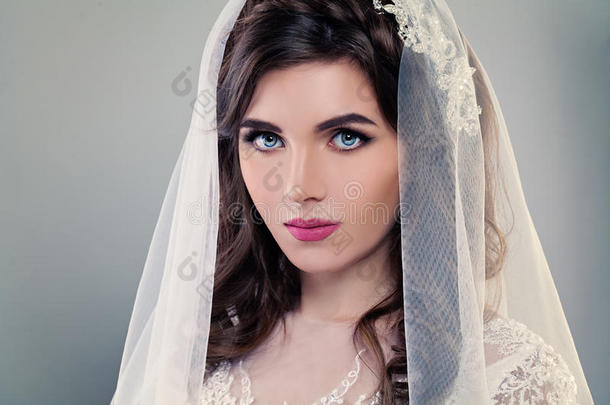 魔法新娘时尚模型和婚礼化妆