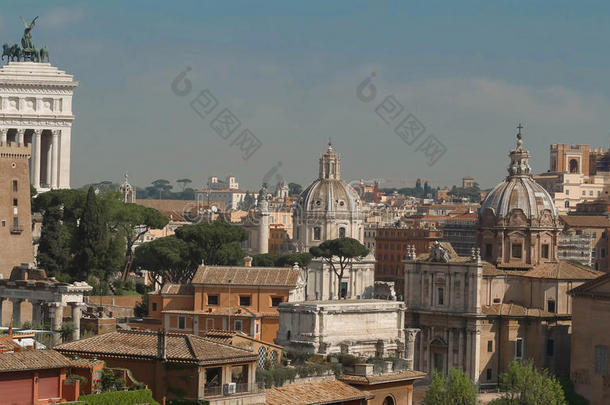 罗马,意大利-空气的看法关于指已提到的人城市中心.