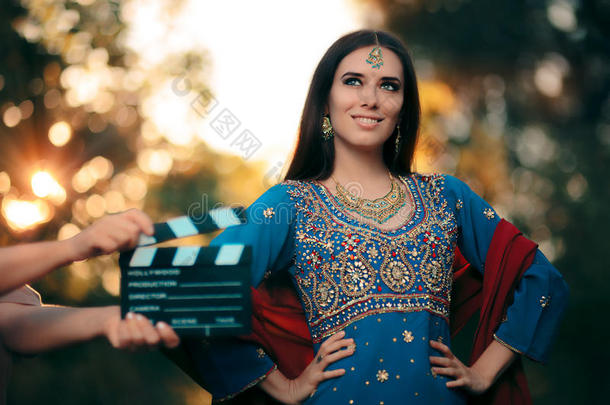 宝莱坞女演员使人疲乏的一Indi一全套装备和金珠宝放置