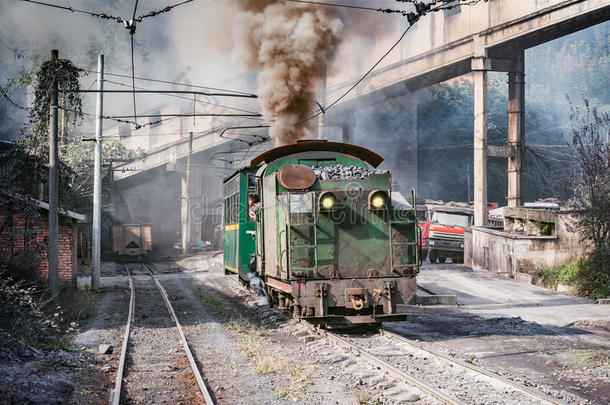 蒸汽狭隘的-测量的标准或范围火车离开从跃进。向巴沟.
