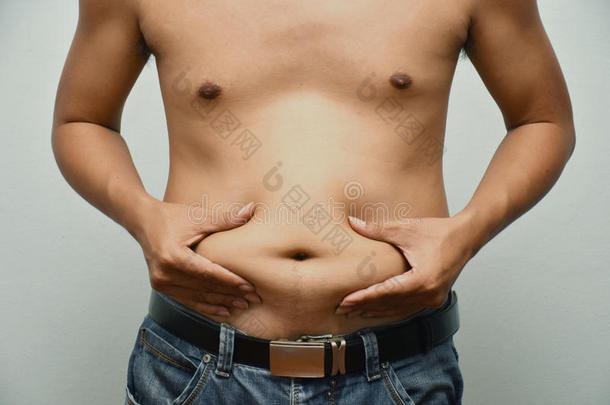 亚洲人肥的男人有胆固醇.他给看超过肥的关于指已提到的人胃