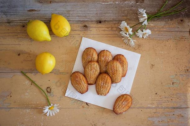 法国的甜的自家制的糕点曼德勒因和柠檬兴趣