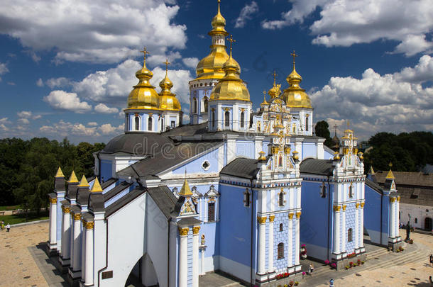 圣人般的人迈克尔`英文字母表的第19个字母金色的-有穹顶的总教堂采用基辅