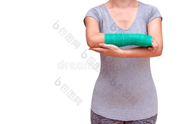 伤害女人使人疲乏的体育用品和绿色的铸造向手和臂,