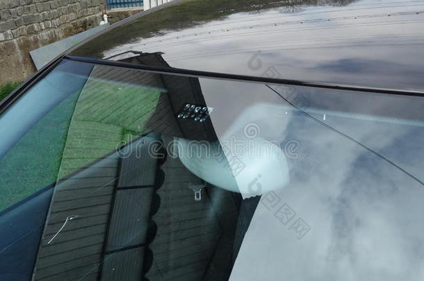 挡风玻璃雨和光传感器位置,奢侈汽车挡风玻璃