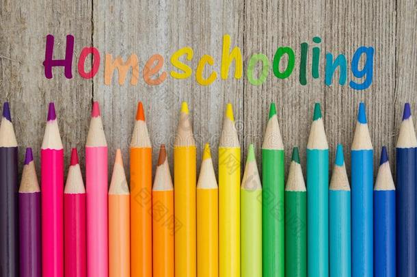 家庭<strong>学校教育</strong>信息和铅笔用彩色蜡笔画