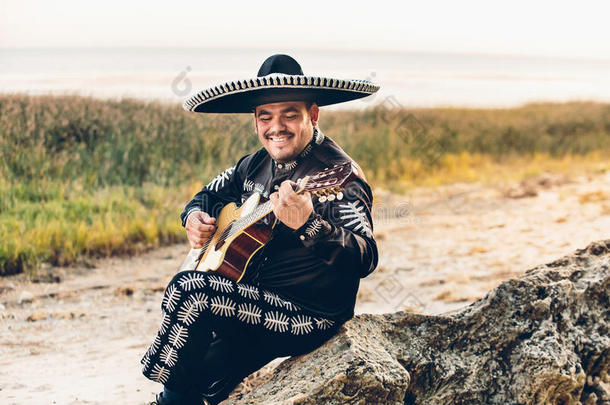 墨西哥人音乐家墨西哥流浪乐队艺人和吉他