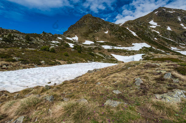 高的山峰采用安道尔共和国比利牛斯山脉在spr采用g