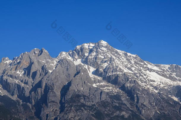 风景关于七月雪山