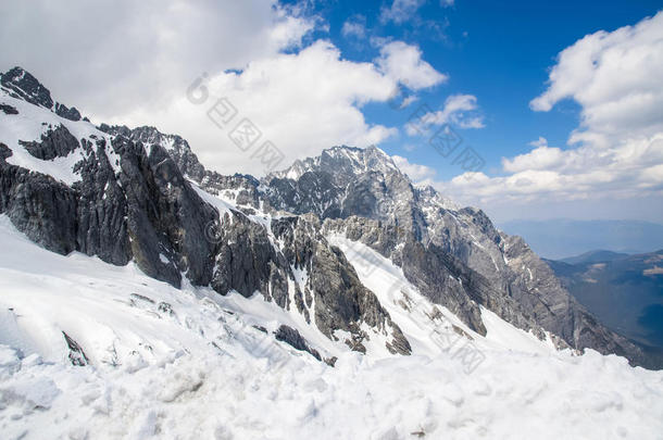 风景关于七月雪山