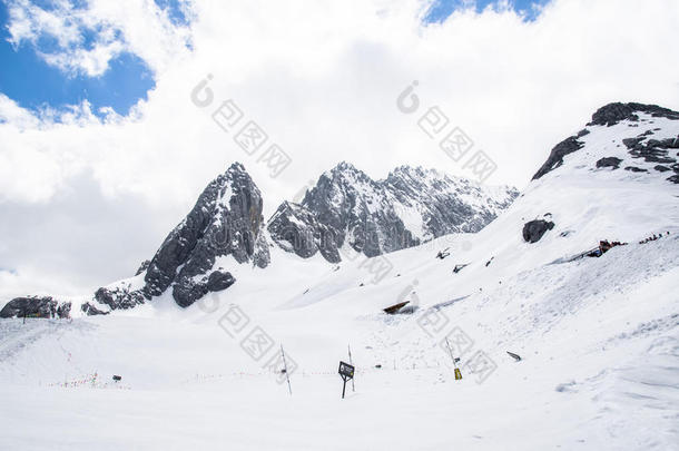 风景关于七月雪山