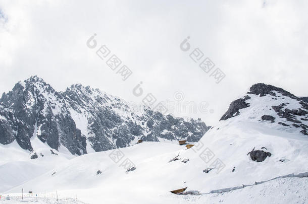 风景关于七月雪山