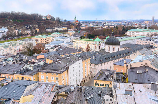空气的看法和教堂塔采用在历史上重要的城市关于萨尔茨保,AustriaHangary奥匈帝国