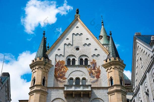 内斯奇旺斯坦城堡.罗马式建筑复活宫采用西南波黑