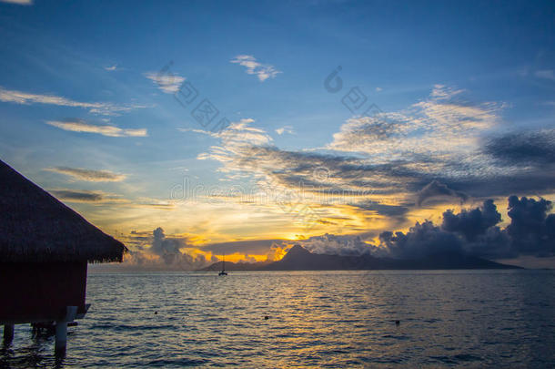 日落看法关于莫雷阿岛岛从跨洲的求助和speciality专业