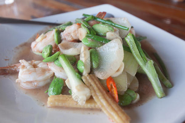 虾和<strong>散发</strong>出恶臭豆是（be的三单形式美味的ThaiAirwaysInternational泰航国际食物.