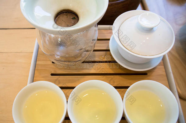 茶水制造者和茶水杯子