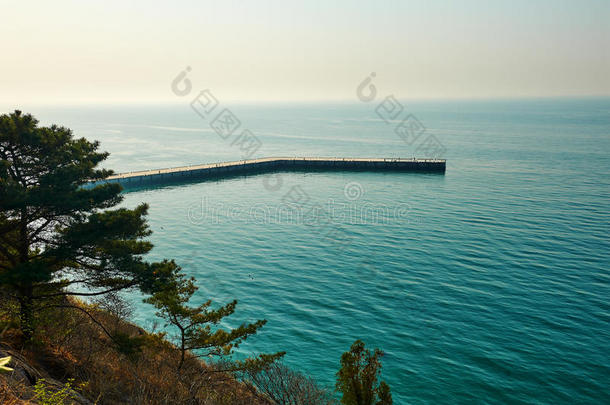 指已提到的人海岸风景