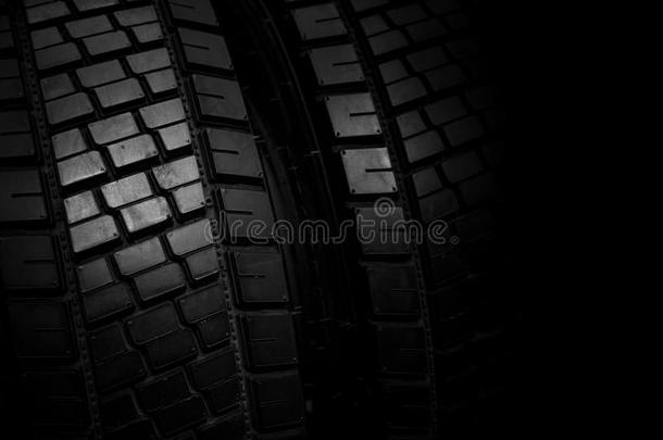 货车轮胎,黑的橡胶收集轮子新的发光的