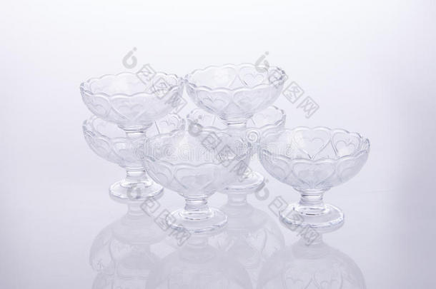 玻璃碗或结晶玻璃碗向背景.