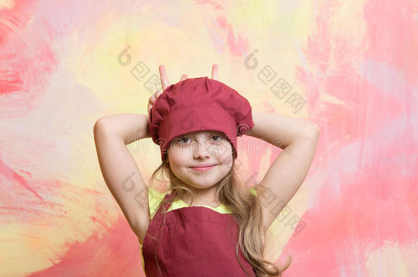 厨师小孩,幸福的<strong>女孩</strong>烹调采用红色的厨师帽子,<strong>围裙</strong>
