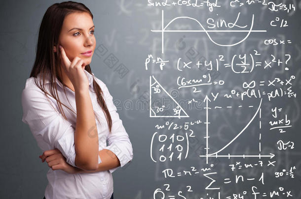 美丽的学校女孩思考关于复杂的数学的手势