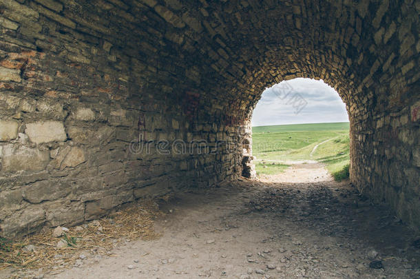 老的隧道关于指已提到的人老的城堡