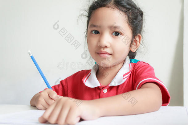 关在上面射手画像关于亚洲人小的女孩做家庭作业