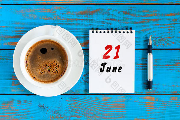 六月21SaoTomePrincipe圣多美和普林西比.影像关于六月21,每日的日历向蓝色背景