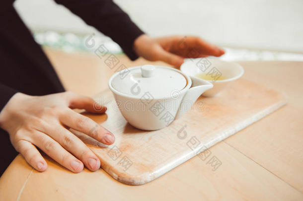 手佃户租种的土地日本人森恰茶水采用黏土罐.