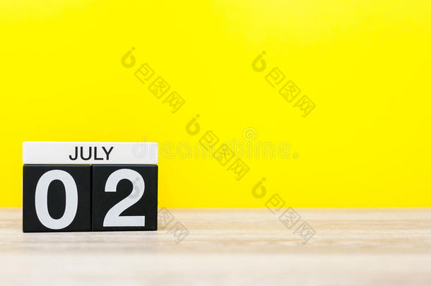 七月2need需要.影像关于七月2,caleneed需要ar向黄色的backgrouneed需要.夏